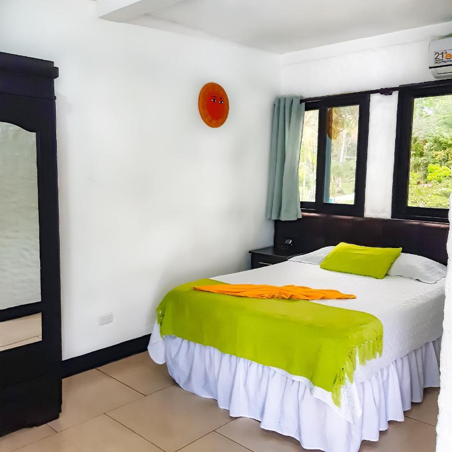 Hotel Mi Paraiso Rio Dulce Castillo de San Felipe ภายนอก รูปภาพ