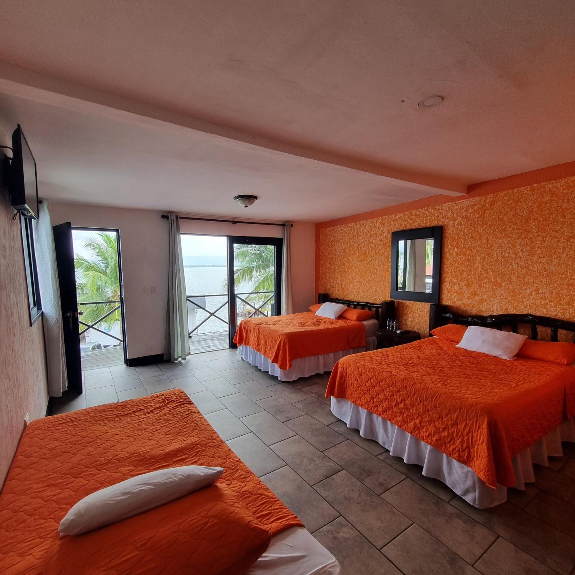 Hotel Mi Paraiso Rio Dulce Castillo de San Felipe ภายนอก รูปภาพ